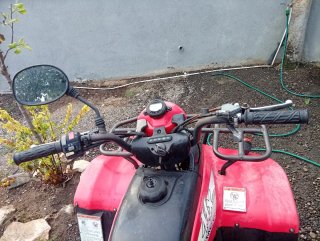 Quad Kymco Rojo y Negro