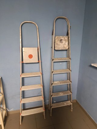 Escalera aluminio 4 y 5 peldaños