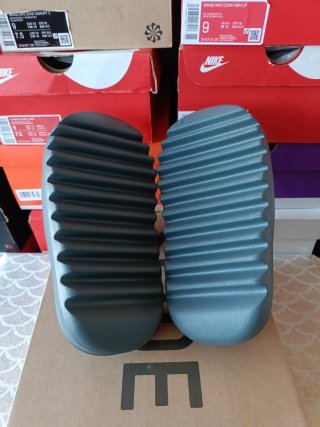 Yeezy Slide