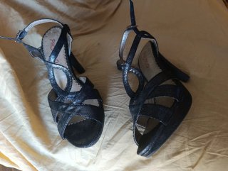 Sandalias de fiesta negras y plateadas