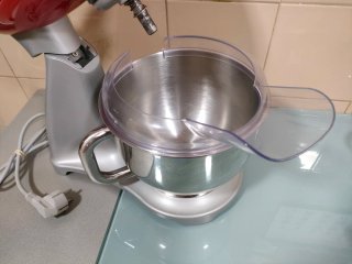 Robot amasador SMEG rojo