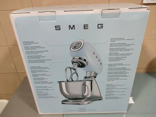 Robot amasador SMEG rojo