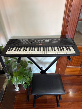 Teclado musical con soporte y banqueta