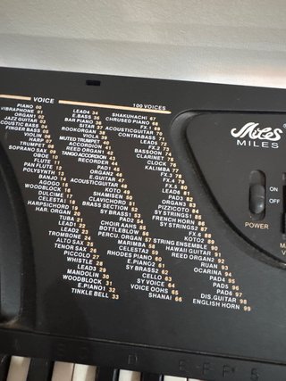 Teclado musical con soporte y banqueta