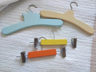 6 perchas infantiles decoradas