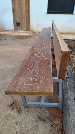 Banco madera y hierro