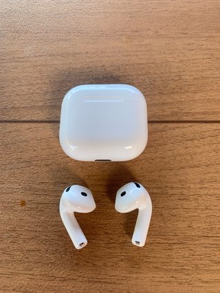 AirPods 4 sin usar, caja abierta
