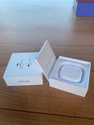 AirPods 4 sin usar, caja abierta