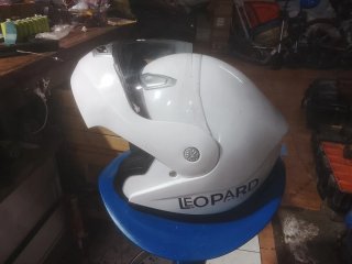 Casco de moto blanco LEOPARD