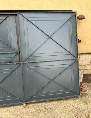 Puertas correderas de hierro con puerta peatonal