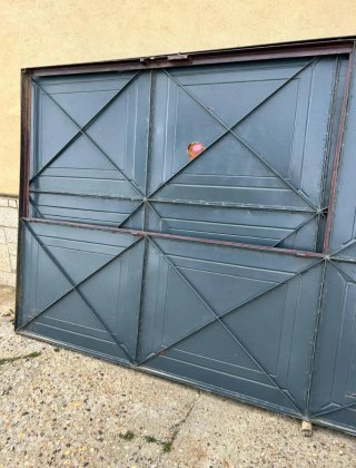 Puertas correderas de hierro con puerta peatonal