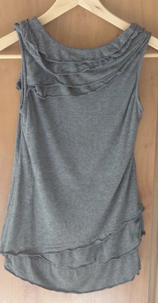 Top gris de la colección U A.Domínguez. Talla S.