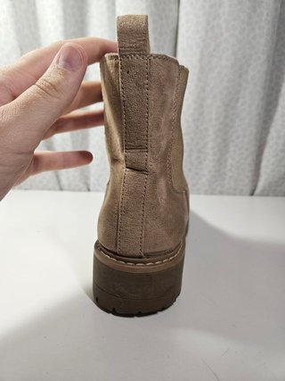Botas beige mujer con taquitos.