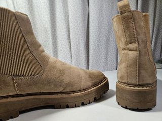 Botas beige mujer con taquitos.