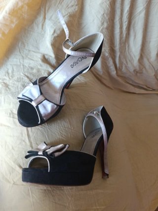 Sandalias Prestigio fiesta negras y plateadas