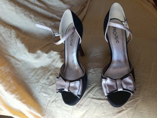 Sandalias Prestigio fiesta negras y plateadas