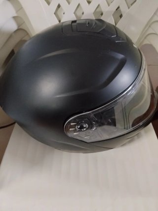 Casco negro con visor