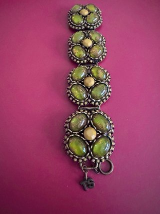 Pulsera bisutería piedras verdes y doradas