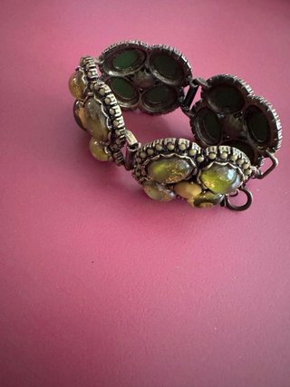 Pulsera bisutería piedras verdes y doradas