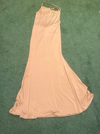 Vestido largo melocotón corte sirena