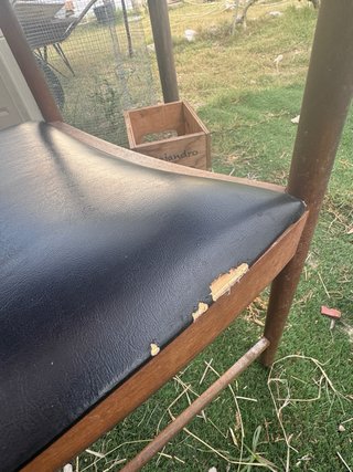 Sillas vintage de madera y cuero