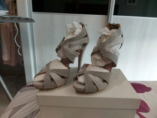 Sandalias Lodi Talla 41 Beige y Plateadas