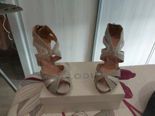 Sandalias Lodi Talla 41 Beige y Plateadas