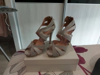 Sandalias Lodi Talla 41 Beige y Plateadas