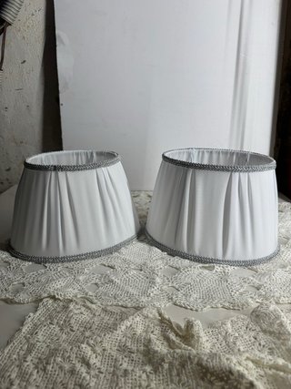 Coppia Paralumi Ovali Bianchi Fatti a Mano