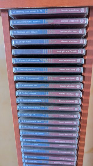 Torre CDs Madera + 50 CDs Clásica y Zarzuela