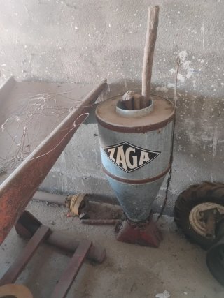 Molino de maíz Zaga con accesorios