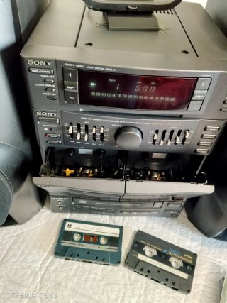 Radio Sony HCD-h500 con 2 altavoces. SS-L50