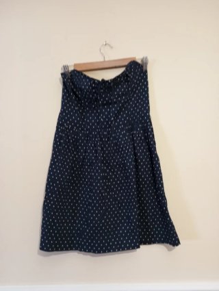 Vestido sin tirantes con estampado de corazones