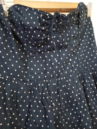 Vestido sin tirantes con estampado de corazones