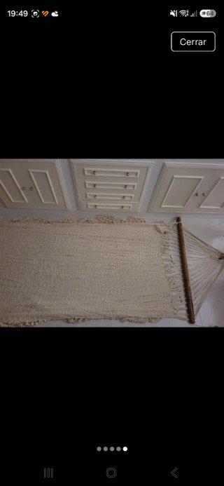 Hamaca de tela beige y blanca