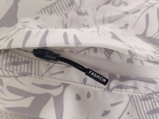 Impermeable verano estampado hojas