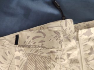 Impermeable verano estampado hojas