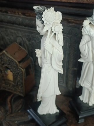 Pareja de figuras okimonos