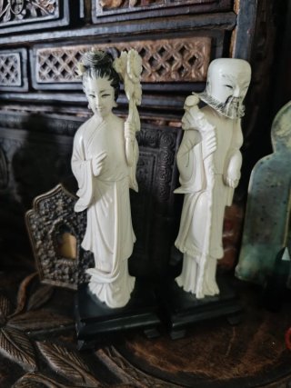 Pareja de figuras okimonos