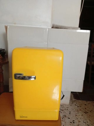 Minifrigo giallo