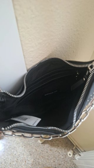 Bolso Misako Negro con Tachuelas y Cadena