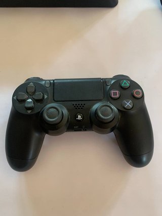 PlayStation 4 con Controller e giochi FIFA