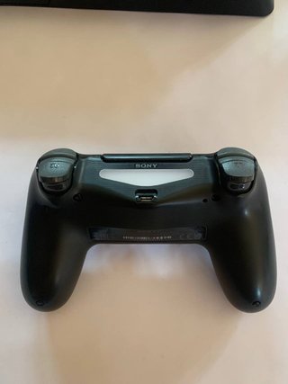 PlayStation 4 con Controller e giochi FIFA