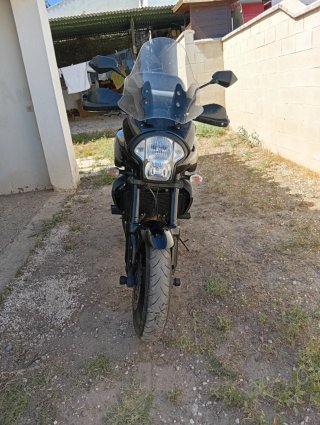 Moto Kawasaki versys 650 negra limitada a2