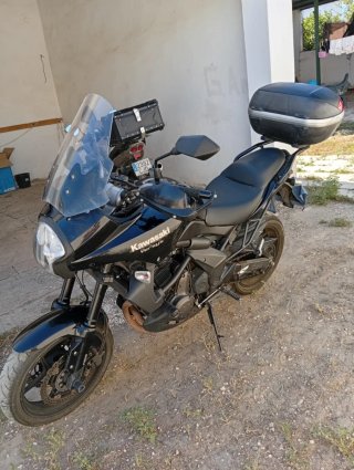 Moto Kawasaki versys 650 negra limitada a2