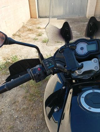 Moto Kawasaki versys 650 negra limitada a2