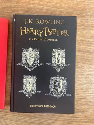 Harry Potter e a Pedra Filosofal 20 Anos - Gryf...