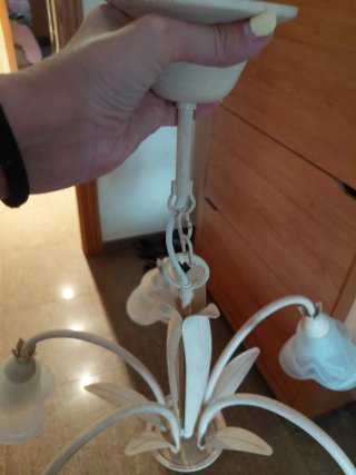 Lámpara de forja marfil con tulipas de cristal