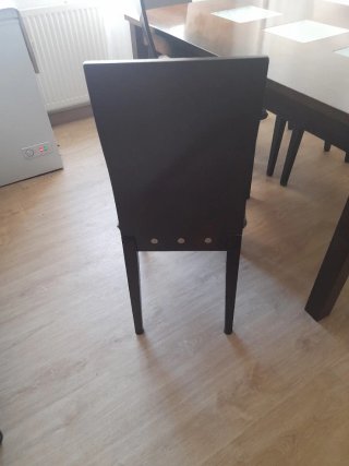 Mesa comedor y 6 sillas marrón