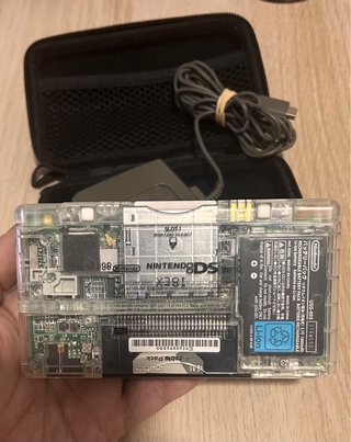 Nintendo DS Lite con caricatore e custodia